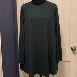 🦋 3 for $10 Dark green top in great condition